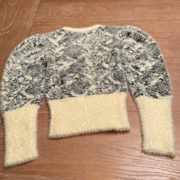 Venus puff sleeve sweater ivory and black size small - Picture 4 of 7